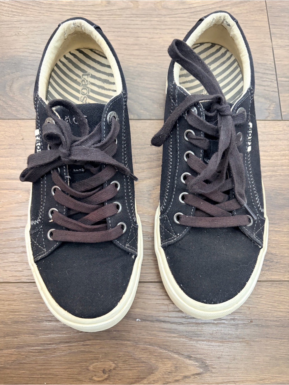 Taos Plim Soul sneakers Black women’s size 8 some wear, excellent shoes comfy!